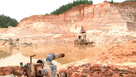 Có hay không kẽ hở trong quản lý tài nguyên- nhìn từ vụ khai thác cát quy mô lớn tại Quảng Ninh? (23/5/2017)